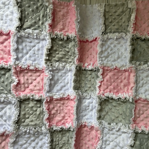 Baby girl rag quilt blanket / stroller car seat size - Picture 2 of 12